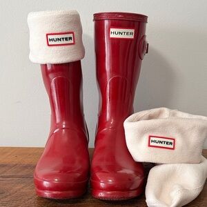 USED Hunter Glossy Red Boots with Soft Cream Liners Size 8